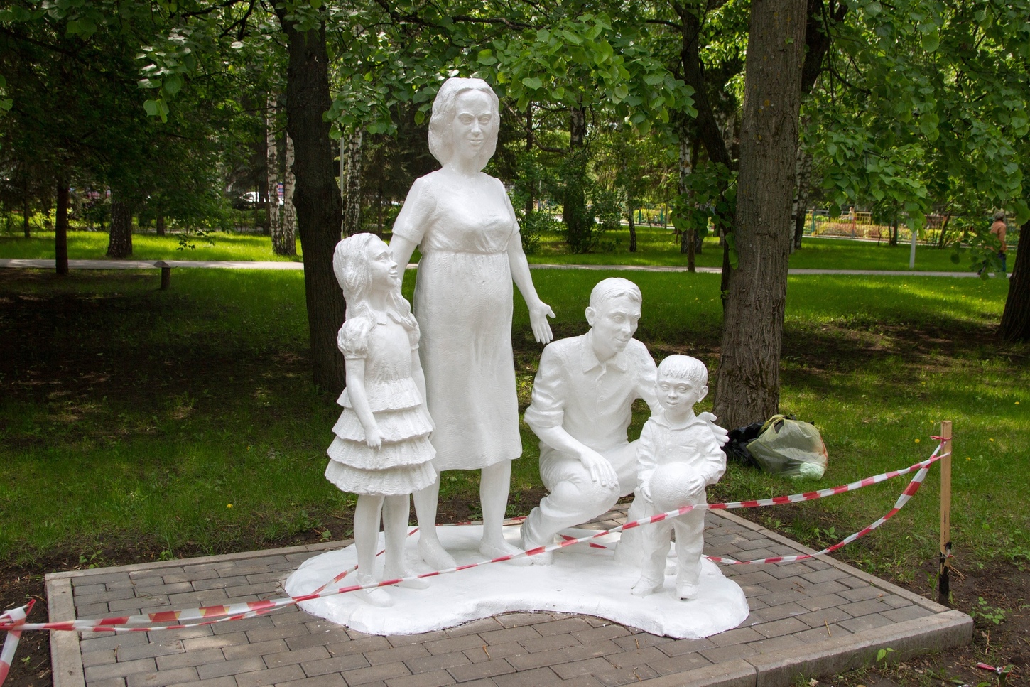 Скульптуры в парке Ленина - гармония природы и искусства