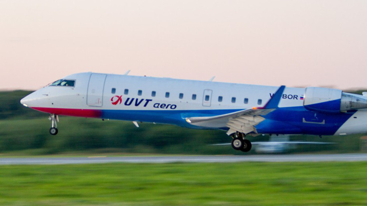 Самолет нижний новгород москва. RT-624 ЮВТ Аэро. RT 540 - UVT Aero. ЮВТ Аэро самолет Пермь Казань. ЮВТ Аэро Эмбраер 190.