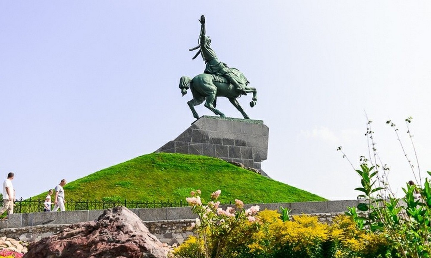 Памятник республика башкортостан. Салават Юлаев памятник в Уфе. Памятник Салавату Юлаеву. Уфа столица Башкортостана достопримечательности. Г Уфа памятник Салавату Юлаеву.