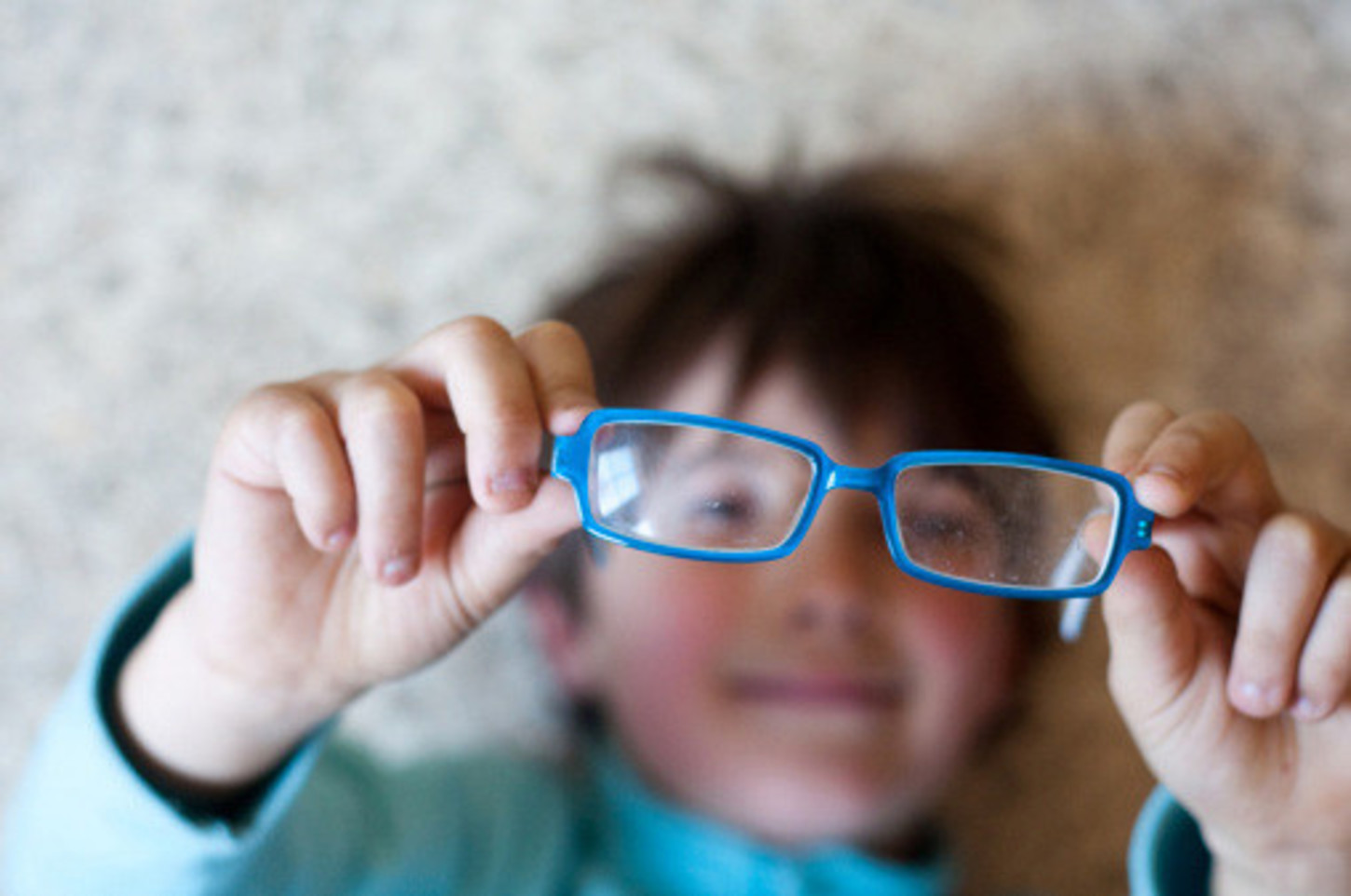 Человека с нарушением зрения называют. Нарушение зрения. Дети с нарушением зрения. Расстройства зрения. Очки для близорукости.