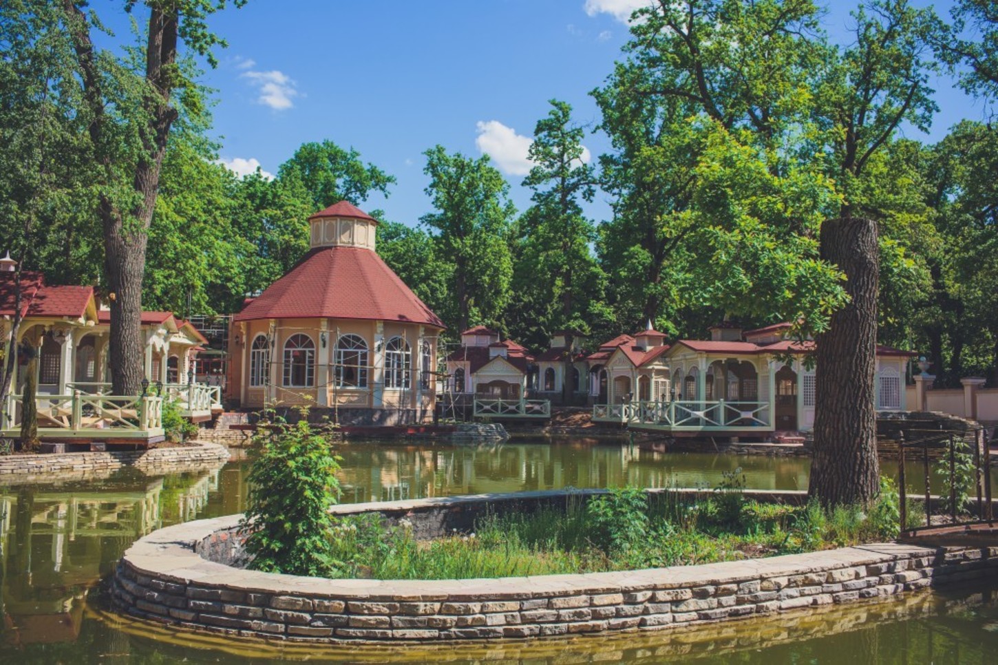 Даско гарден меню. Даско Гарден Уфа. Dasko Garden Уфа. Ресторан в парке Гафури Уфа Даско Гарден. Dasko Garden Лебединое озеро.