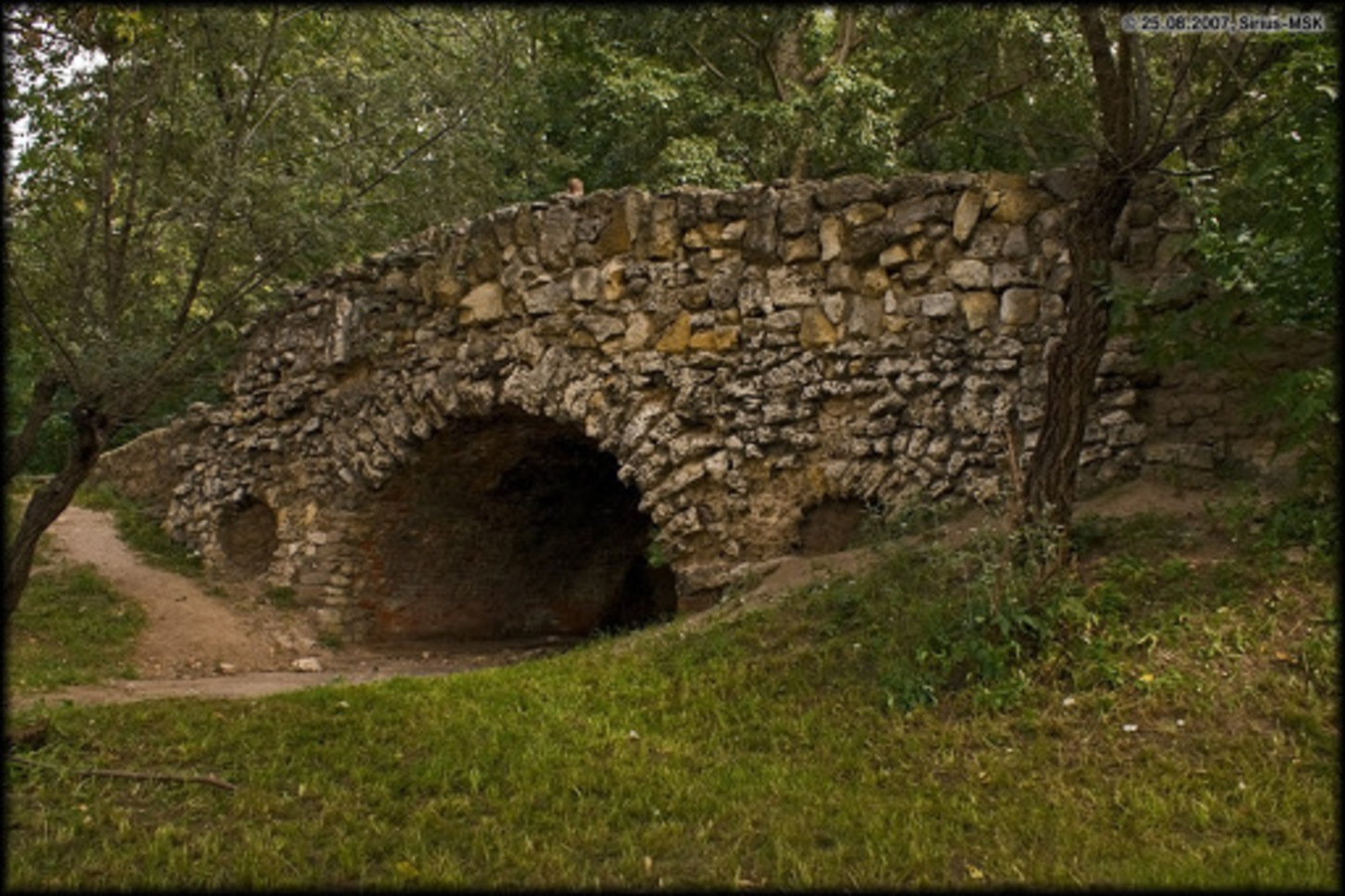 Малый гротесковый мост в Нескучном саду