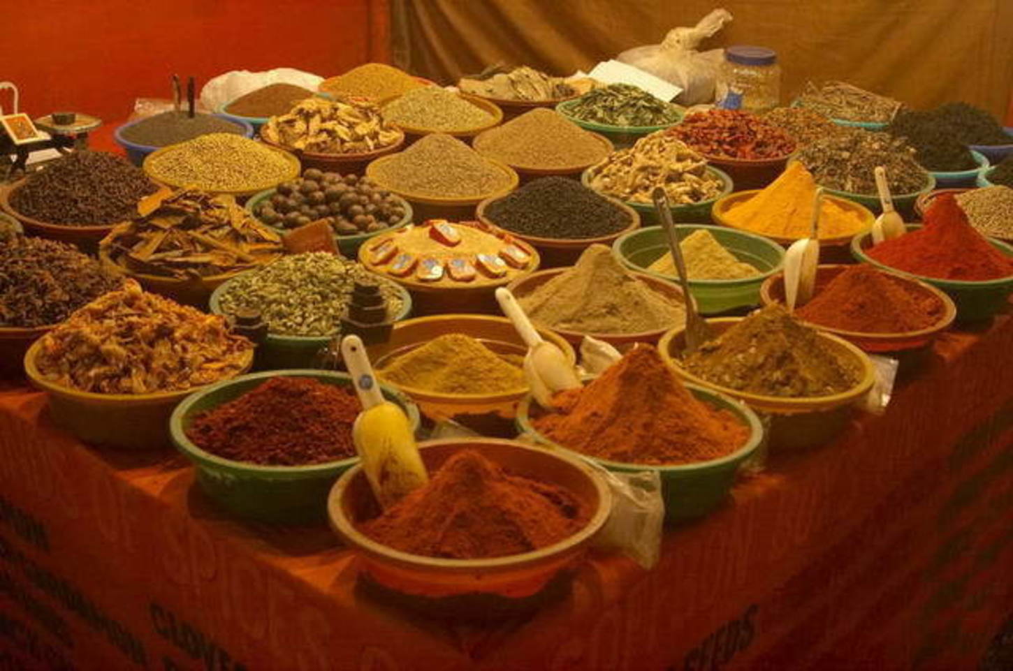 Пряно восточный. Индия специи и пряности. Восточные специи. Индийская кухня специи. Рынок специй в Индии.