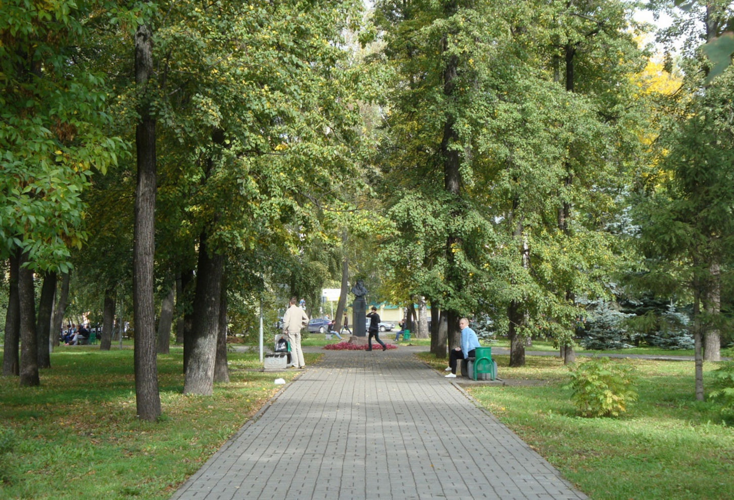 Парк льва толстого. Сквер л.н. Толстого Казань. Сквер им Льва Толстого Краснодар. Парк Толстого Казань. Сквер Толстого Казань благоустройство.